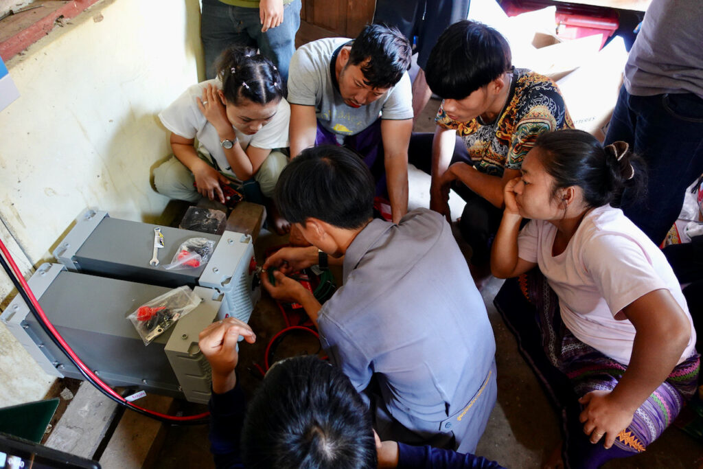 Connecting batteries